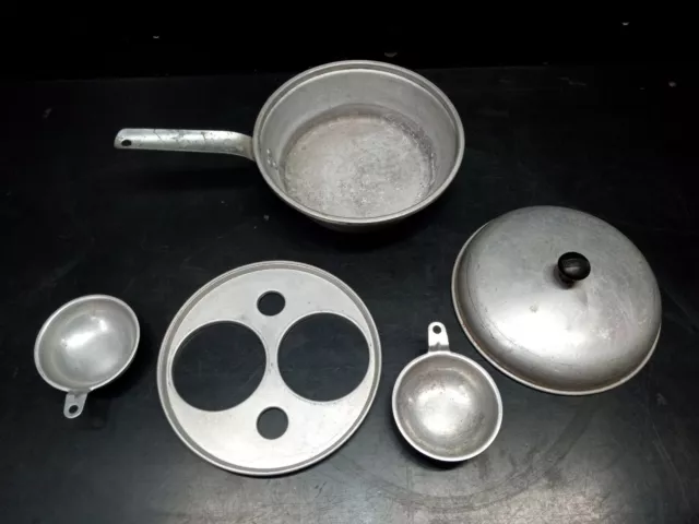 https://www.picclickimg.com/FuoAAOSwV41kvY3J/Vintage-Wear-Ever-2422-Aluminum-2-Egg-Poacher-Pot.webp