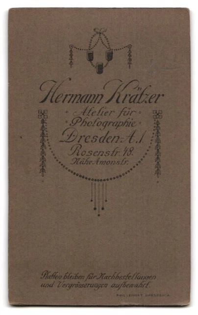 Photography Hermann Krätzer, Dresden-A.1, Rosenstrasse 48, young woman with heart 2