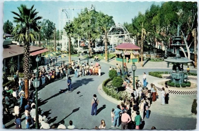 Postcard - Charleston Circle, Knott's Berry Farm, Buena Park, California, USA