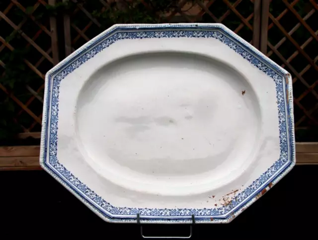 GRAND PLAT OCTOGONAL EN FAIENCE DE MOUSTIERS DÉBUT XVIIIème CLÉRISSY?