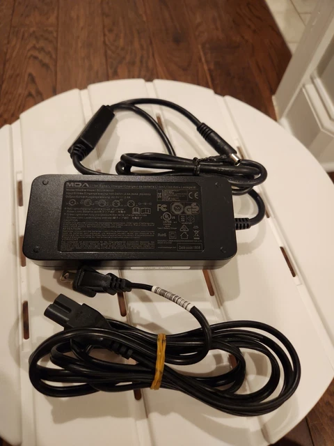 YANGZIDIANYUAN Snellader 54,6V 4A Voor 48V E-Bike En Elektrische Scooter - Li-Ion Acculader Met XLR Stekker