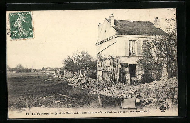 CPA La Varenne, Quai de Bonneuil, Les Ruines d´une Maison après l´Inondation 19