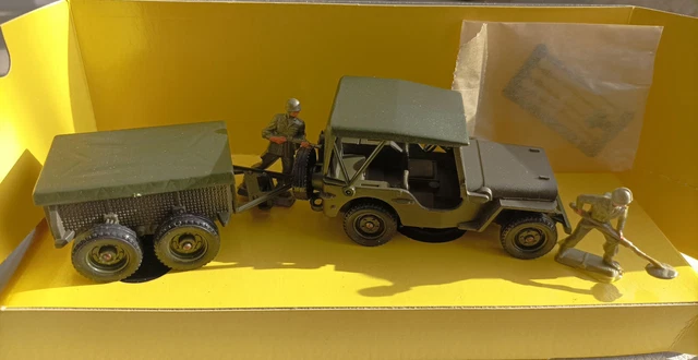 Boite Vitrine 1 43 Jeep Willys Avec Remorque Kaki – Modèle Solido