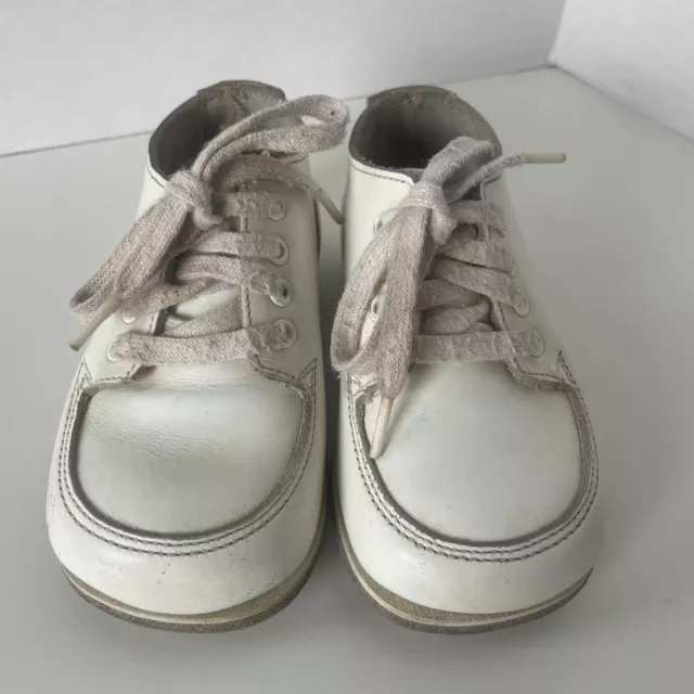 Vintage 1980s Buster Brown baby toddler white leather shoes. size 3 1/2 2E