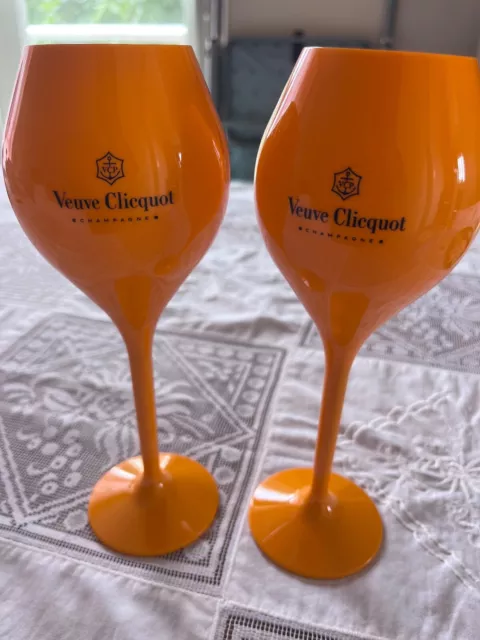 VEUVE Cliccquot French Champagne  2 x Plastic Tulip Glasses