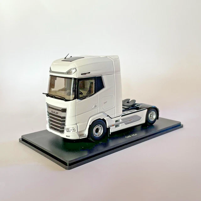 Camion solo de couleur blanc – DAF XG+ 4x2