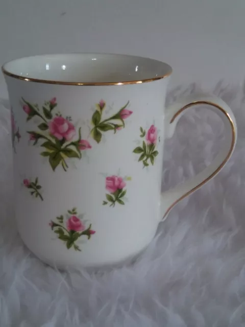 Royal Canterbury Pink Roses Green Leaves Gold Tone Trim Coffee Mug   Tea Cup 4"