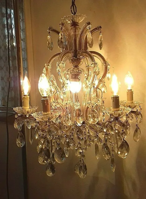 Particolare lampadario d'epoca Maria Teresa old chandelier Lustre crystal