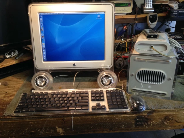 APPLE POWER MAC G4 Cube Computer M7886. Monitor Included