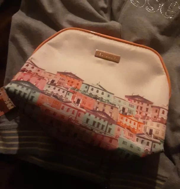 NEW WITH TAGS Large Ted Baker Wash Bag Make Up Toiletry Bag Ideal