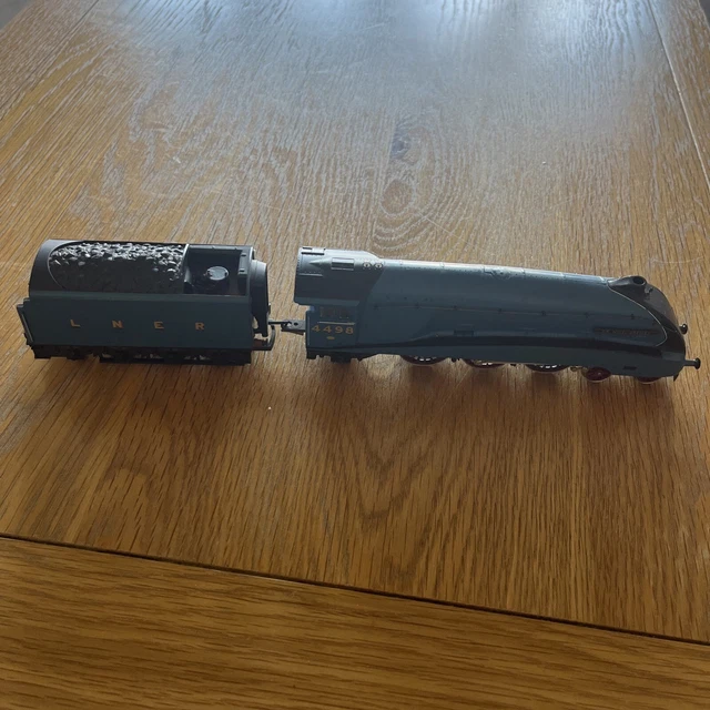 Hornby Rail - LNER Sir Nigel Gresley 4498 Class A4