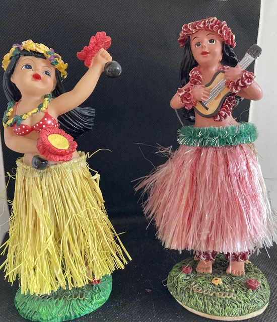 2 Hawaiian Hula Dancers Bobbles