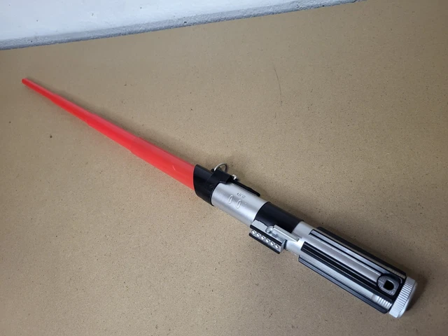 Star Wars Darth Vader Red Extendable Lightsaber Hasbro 2015 B2915 C-3252A Saber