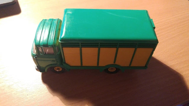 No. 577 Berliet GAK bétaillère (1965-1971). Contrairement au