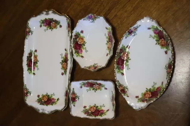 Royal Albert Old Country Roses - 5 Pieces - 2 Plates, 2 Dishes, 1 Cake Server