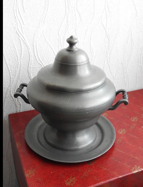 Grande soupère en étan damètre 30 cm hauteur 25 cm Tbè. Ponçon