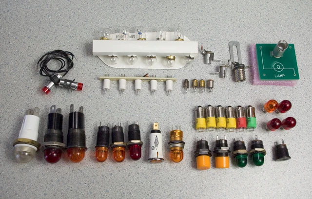 Lot of Vintage Dialco Instrument Panel Lamp Lights & Incandescent Bulb Tektronix