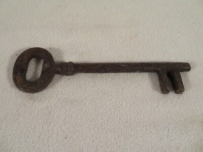 Large Antique Vintage Gate Skeleton Key Cast Iron ~ 5.5" Oval Hole