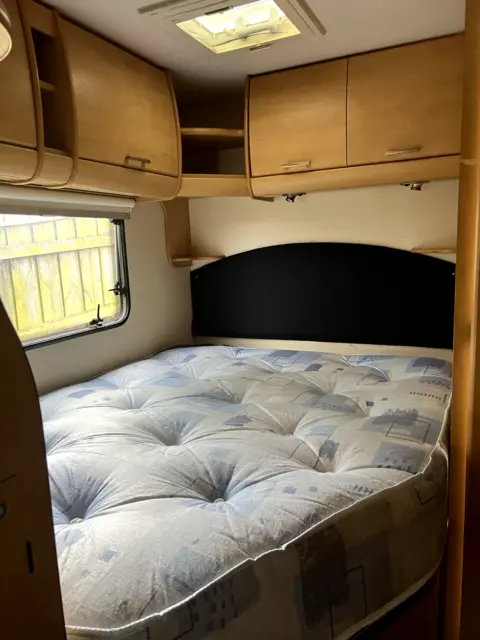 Lightweight 1350kg Caravan with Toilet/ Shower and fixed double bed 7