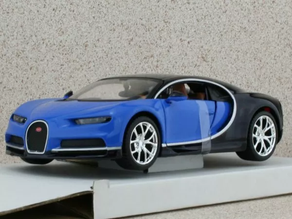 BUGATTI Chiron - blue / black - Maisto 1:24