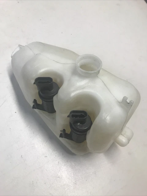Réservoir Lave-glace Pour Mitsubishi Pajero 2 Phase 2 - Référence MB683930 - Occasion Bon état