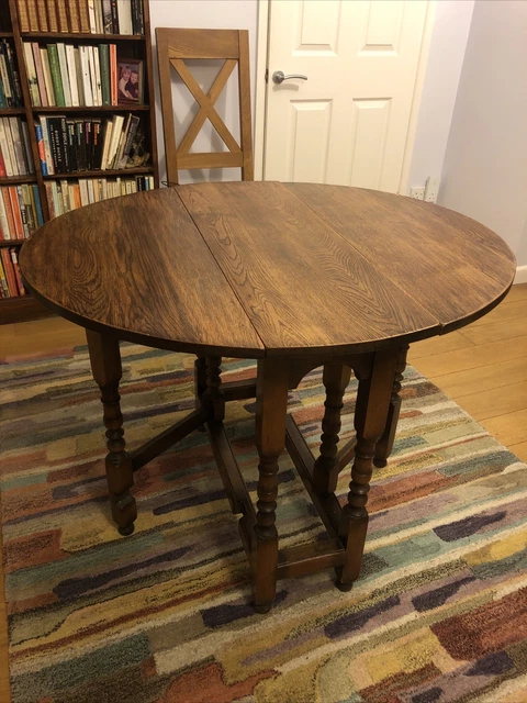 Useful Small Antique Oak Barley Twist Gate Leg Folding Breakfast / Display Table