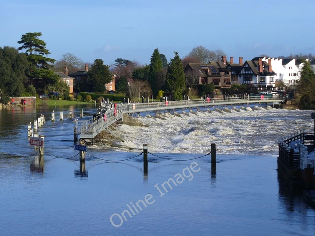 Photo 6x4 Marlow Weir Marlow/SU8586 Weir on the River Thames, seen from  c2010