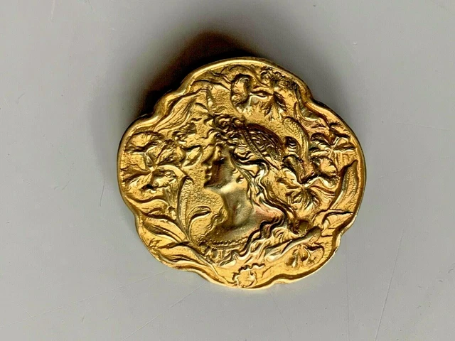 Broche Art Nouveau – Profil Féminin aux Étoiles & Papillon – Made in France – Vers 1900 - Montres & Bijoux