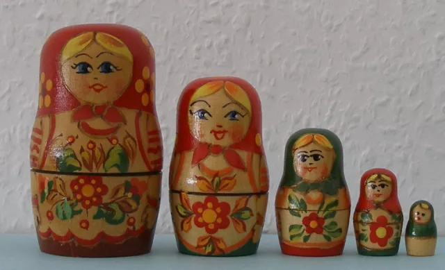 Russische Matrjoschka. Matroschka! Babuschka!Matrioschka.5 Holz-Puppen ALT&SCHÖN
