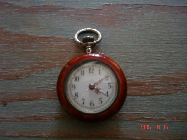 Jolie Montre Pendentif Ancienne Pour Femme — émaillée Bleu Nuit Avec Rang De Perles — Vintage Et élégante