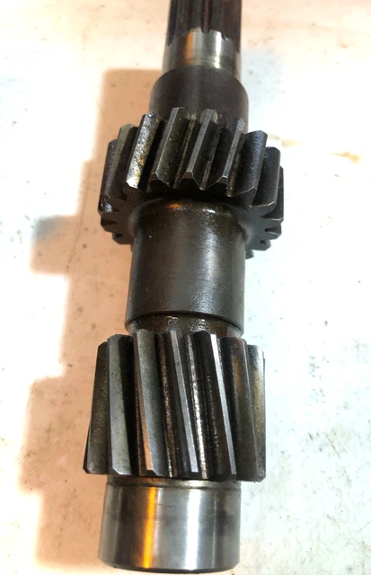 John Deere 4510, 4610, 4710 Tractor rea r2 speed Pinion Shaft LVU800174
