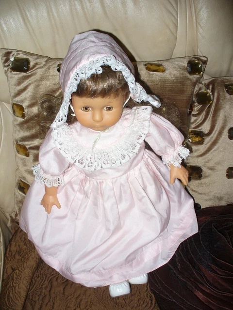 jolie poupée famosa