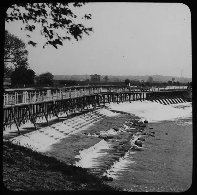 RIVER THAMES AT TEDDINGTON WEIR LONDON C1910 ANTIKE Magic Latern Dia FOTO