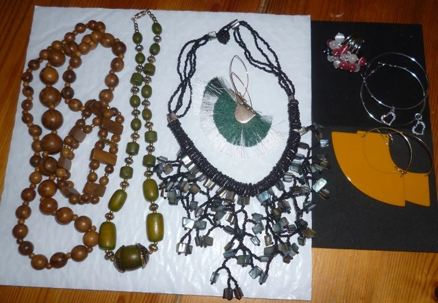 Lot De 7 Bijoux Fantaisie Ethniques - Colliers Nacre, Bois, Créoles, Bague, Occasion