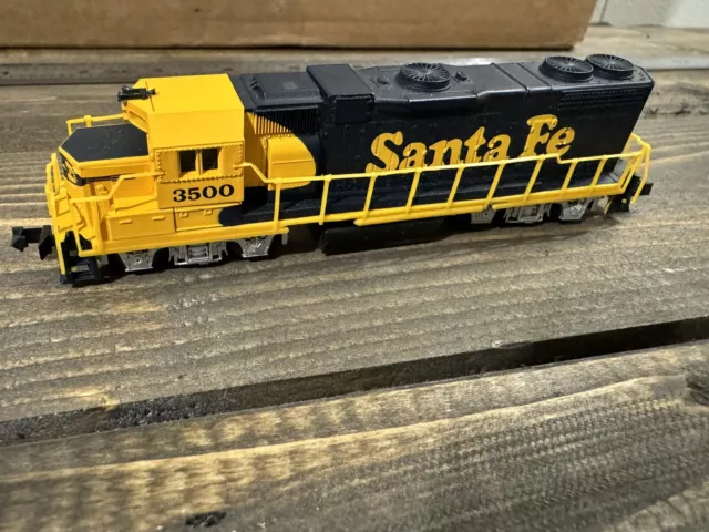 Life-Like N #3500 Santa Fe #7843 GP-38 Diesel Engine Locomotive