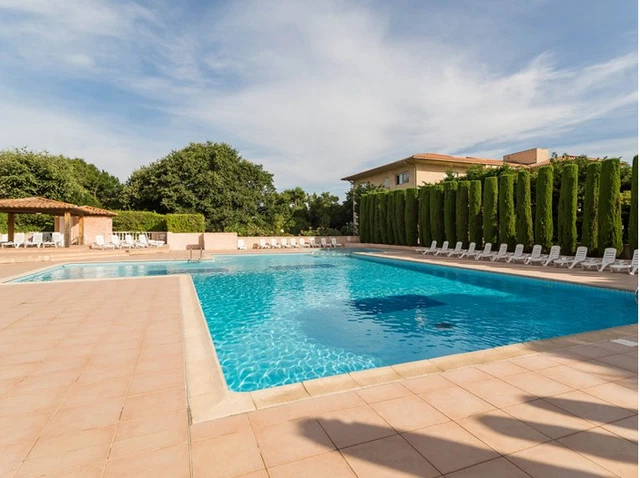 Location saisonnière Saint Tropez résidence avec piscine 4 personnes