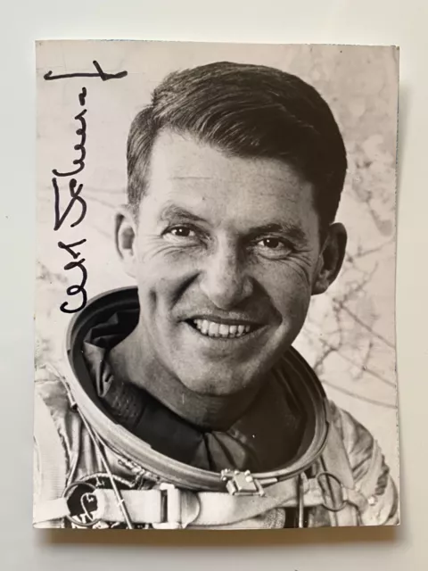 Astronaut   Walter Marty „Wally“ Schirra - original Autogramm - Größe 12 x 9 cm