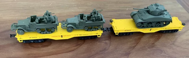 LOT De 2 WAGONS BACHMANN Marchandise Plat HO Avec 2 Half-tracks Et 1 Sherman