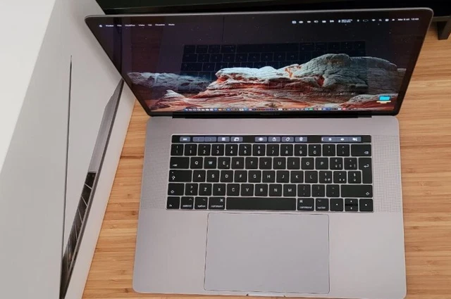 Apple MacBook Pro 15 late 2016, i7-6920HQ 16GB 512GB SSD Touch Bar Refurbed 2019 2