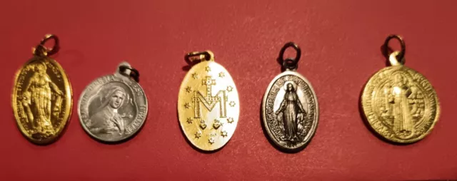 lot de médaille religieuse