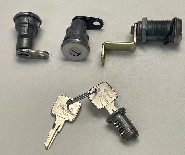 Mack Truck 25123873 Cab Lock Set