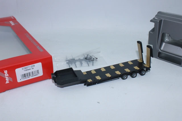 thumbnail image 2 of Herpa 076371 Goldhofer Low Loader 3-Axle Trailer With Ramps – 1:87 Scale H0, New In Box 2 of 6