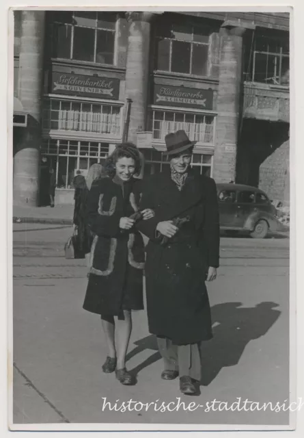 En Paire - Arts et Métiers Souvenirs Bijou - Vieille 1940er