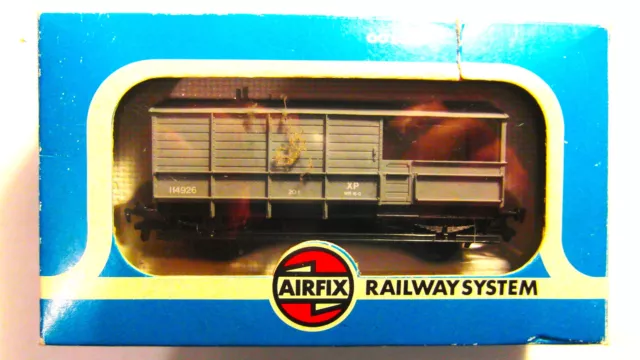 Airfix BR(W) 20 Ton 'Toad' Guards Van in Grey- boxed