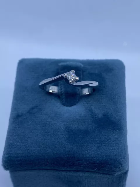 Anello Solitario Valentino Doppio in oro bianco 18 kt e Diamante Ct.0.07