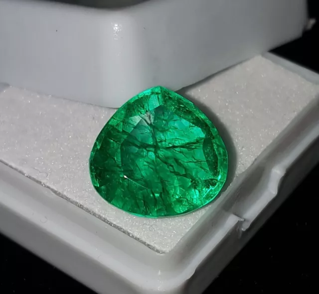 Emeraude naturelle de Colombie - 6,30 carats .