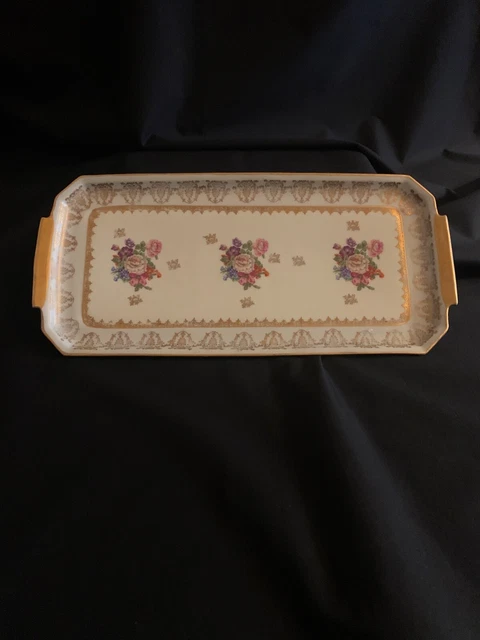 Plat à cake,  Porcelaine de Paris, décor bouquets de roses, liseré doré