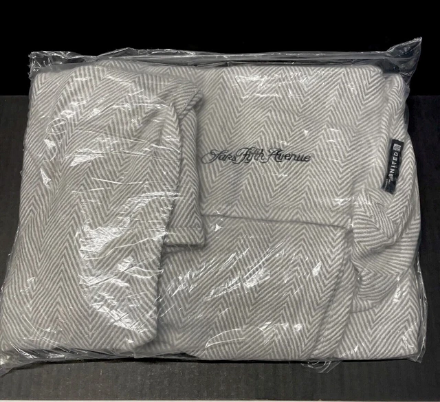 UNITED Airlines POLARIS Business Class Blanket Saks Fifth Avenue Sealed BAG