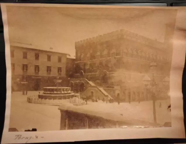 1890 Piccola Fotografia Albumina Perugia Piazza Iv Novembre Sotto La Neve