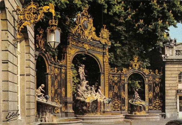 NANCY - Place Stanislas - Fontaine de Neptune - Jean Lamour Grill